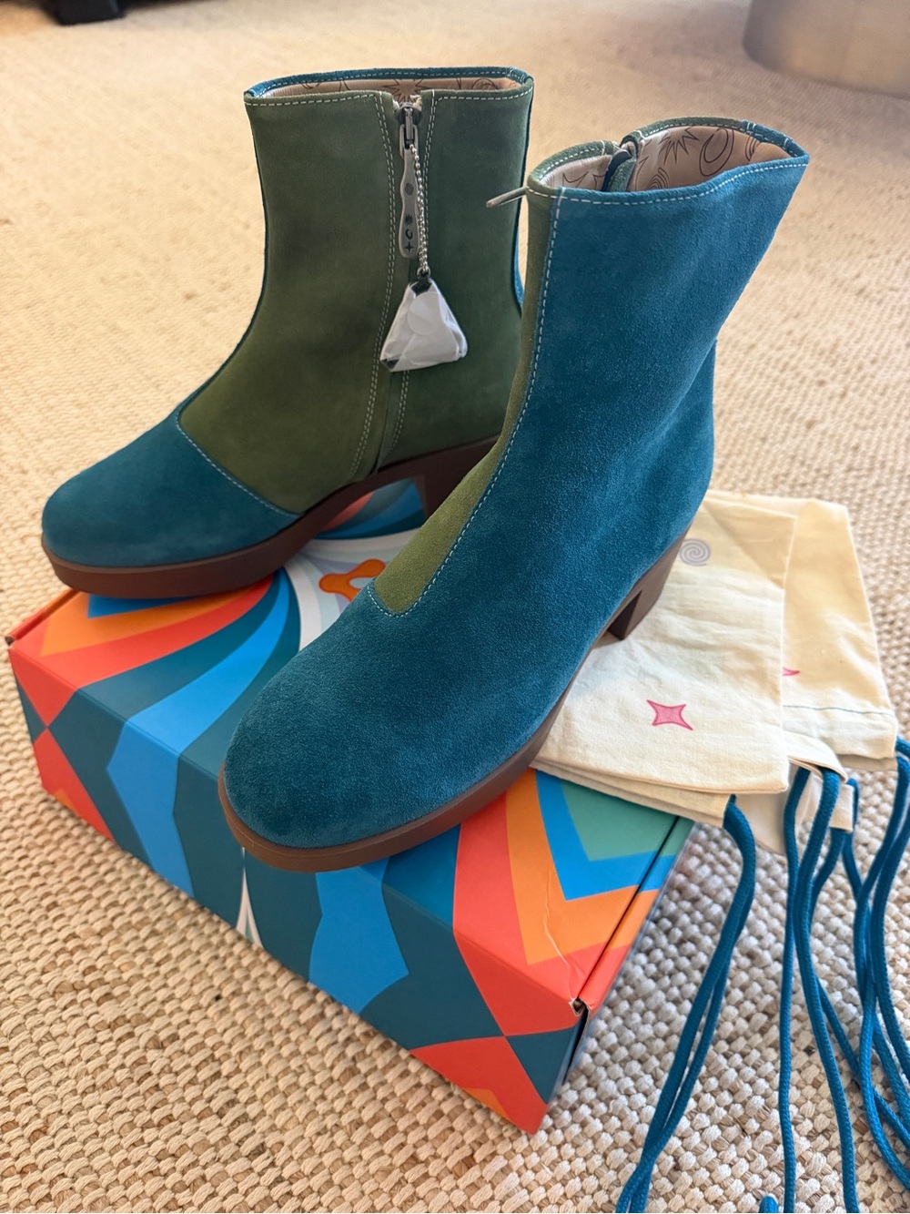 NWT Lazo Siren Two-Tone Blue Green Suede Ankle Booties